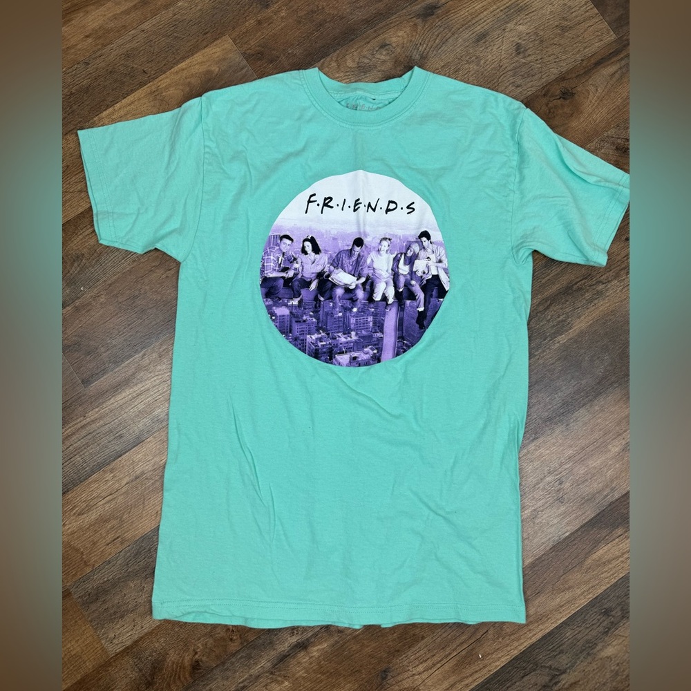 Friends tshirt • Women’s M